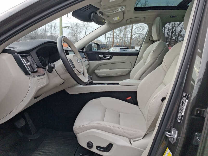 2021 Volvo XC60 T5 Momentum