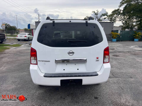 2005 Nissan Pathfinder LE