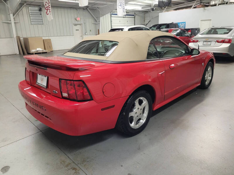 2004 Ford Mustang Deluxe