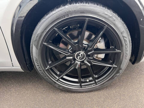 2018 Infiniti QX30 Premium