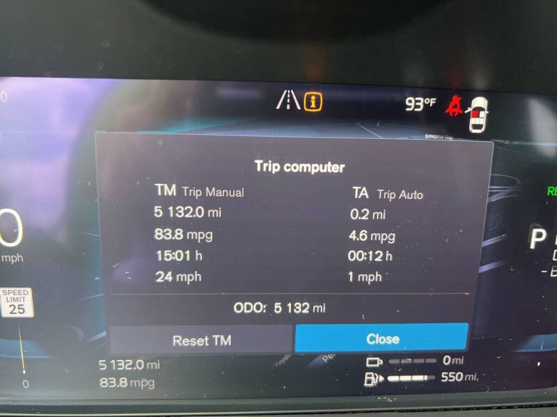 2025 Volvo XC60 T8 Plus Dark Theme