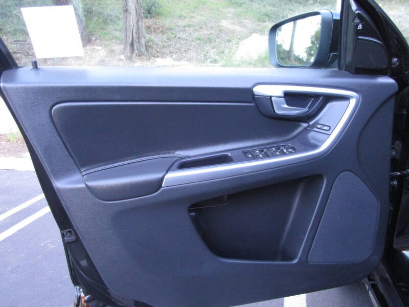 2016 Volvo XC60 T5 Drive-E Platinum