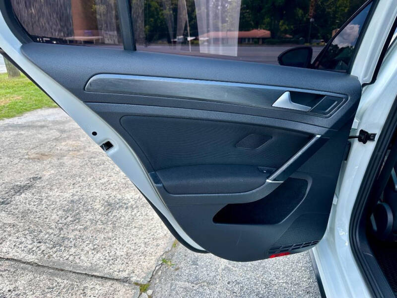 2021 Volkswagen Golf GTI SE