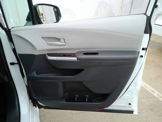 2023 Toyota Sienna LE 8-Passenger