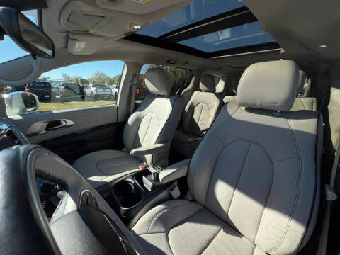 2017 Chrysler Pacifica Hybrid Platinum