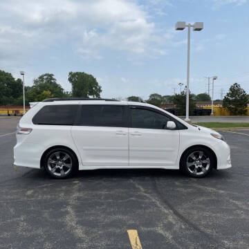 2012 Toyota Sienna for sale at RIVER AUTO SALES CORP in Maywood IL