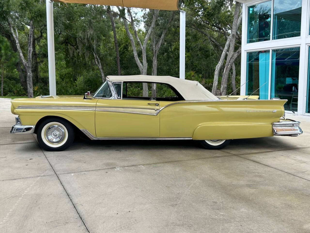 1957 Ford Fairlane 500 12