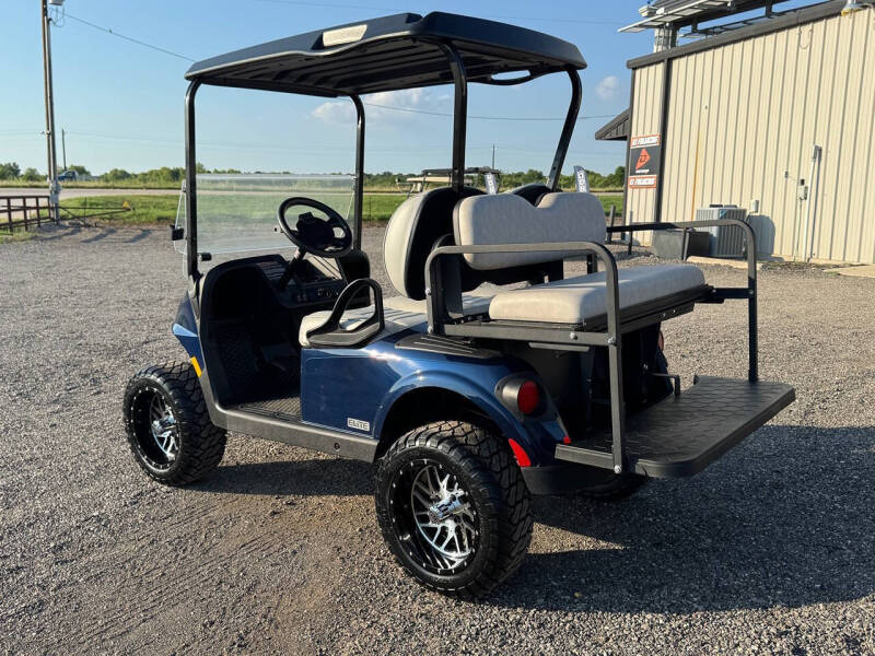 2025 E-Z-GO RXV 4