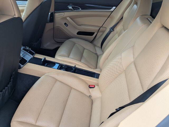 2015 Porsche Panamera 4
