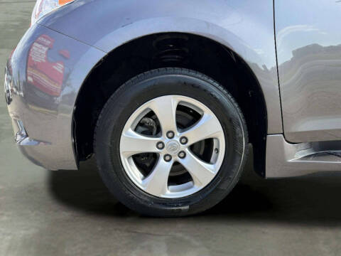 2013 Toyota Sienna LE Mobility 7-Passenger