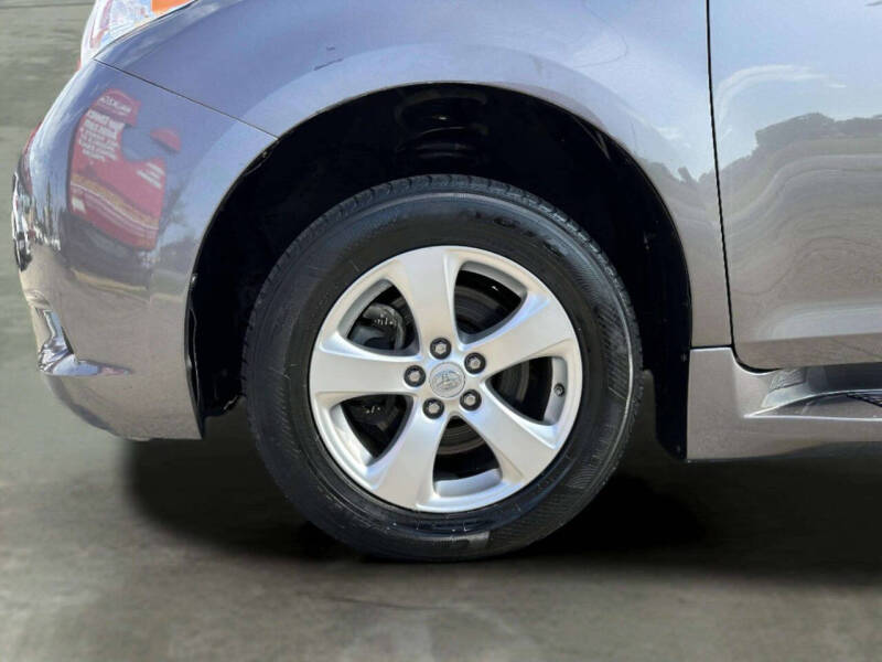 2013 Toyota Sienna LE Mobility 7-Passenger