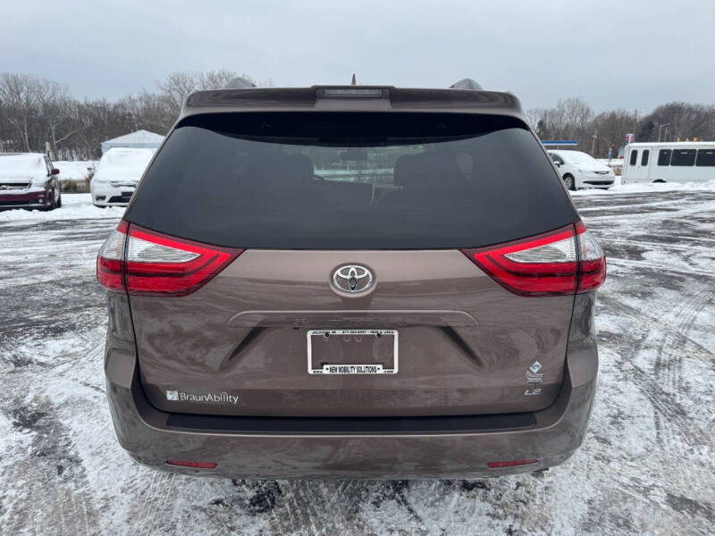 2018 Toyota Sienna LE Mobility 7-Passenger