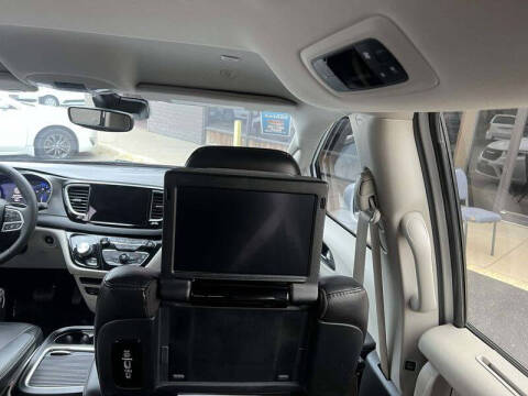 2022 Chrysler Pacifica Touring L
