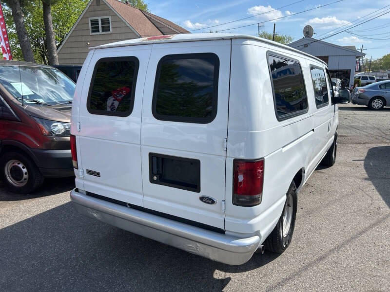 2003 Ford E-Series E-150 Base