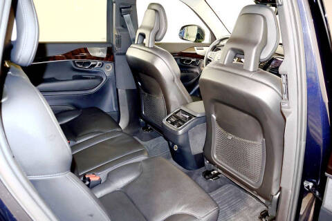 2017 Volvo XC90 T6 Momentum