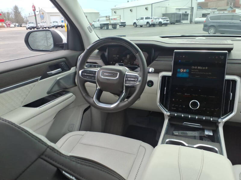 2025 GMC Acadia Denali