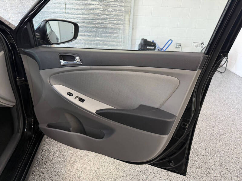 2012 Hyundai Accent SE