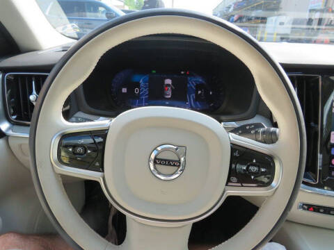 2024 Volvo S60 B5 Plus Dark Theme