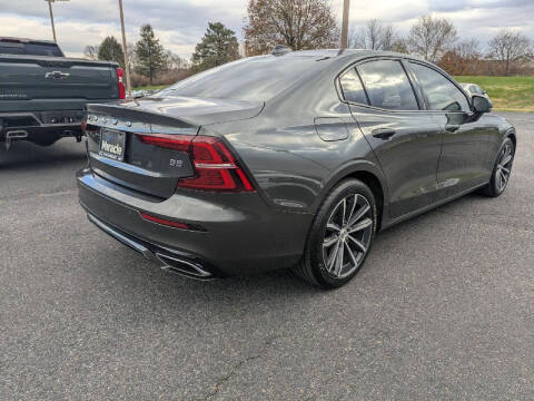 2022 Volvo S60 B5 Momentum