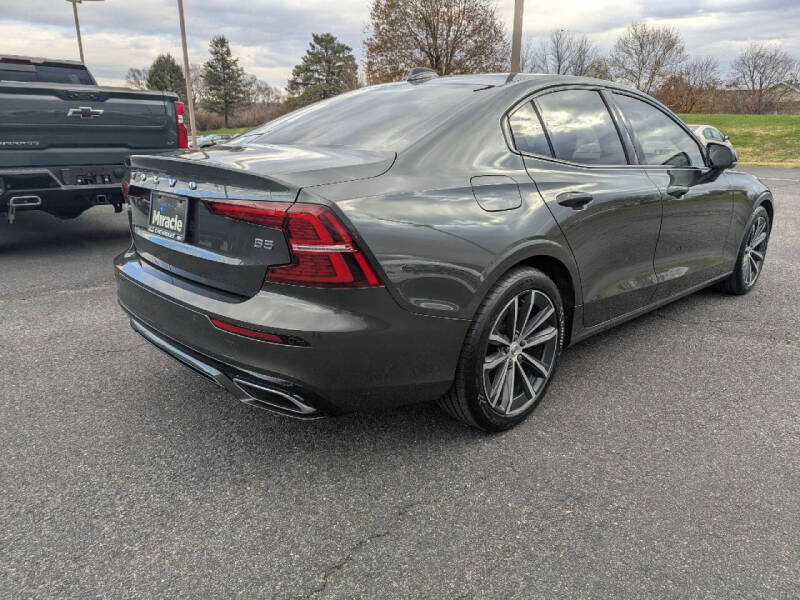 2022 Volvo S60 B5 Momentum