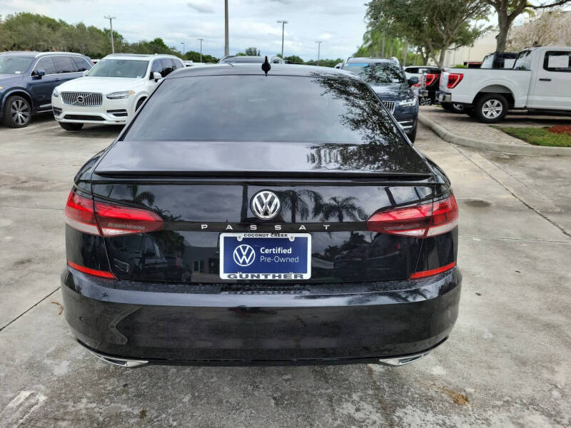 2022 Volkswagen Passat R-Line