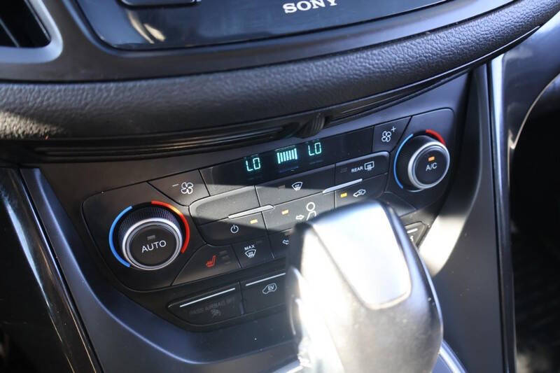 2017 Ford C-MAX Energi Titanium