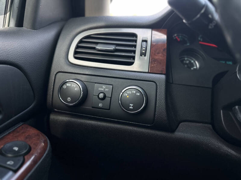 2013 Chevrolet Avalanche LS Black Diamond