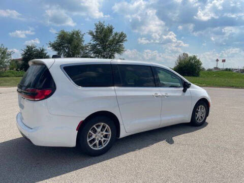 2025 Chrysler Pacifica Select