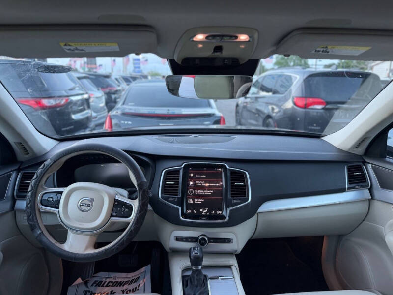 2017 Volvo XC90 T6 Momentum