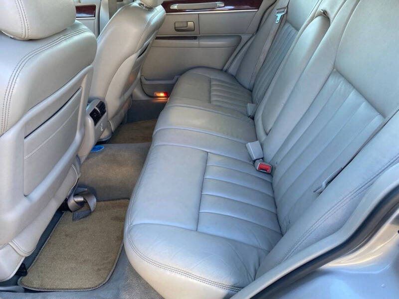 2003 Lincoln Town Car Executive