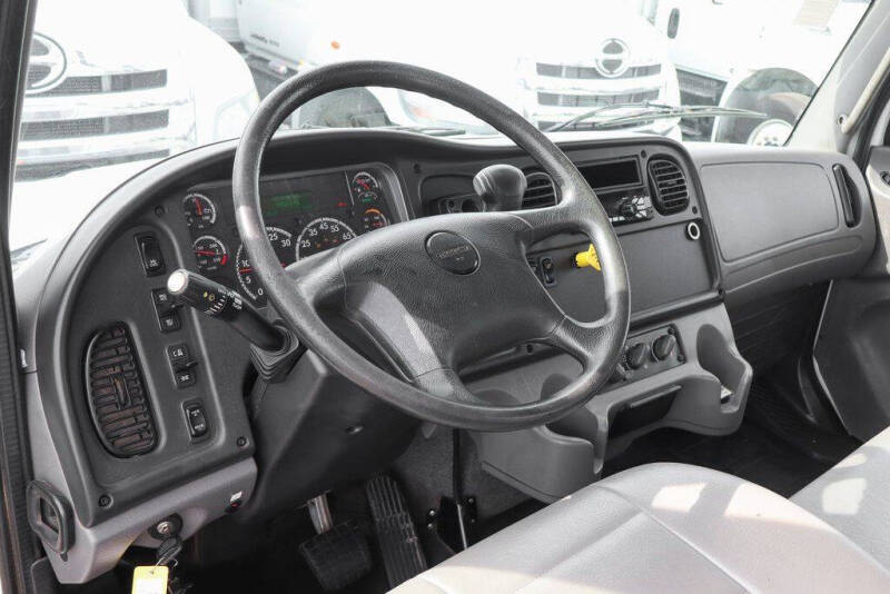 2019 Freightliner M2 106