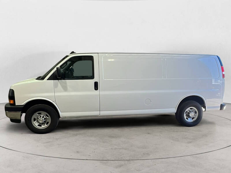 2022 Chevrolet Express 2500