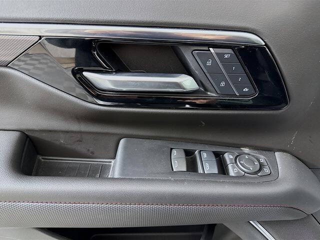 2025 Chevrolet Suburban RST