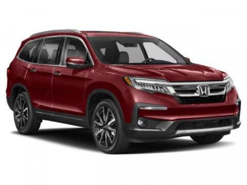 2021 Honda Pilot Touring w/Rear Captain's Chairs
