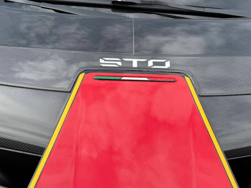 2022 Lamborghini Huracan STO