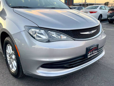 2020 Chrysler Voyager LX