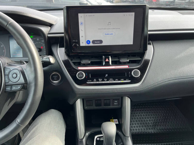 2023 Toyota Corolla Cross Hybrid SE