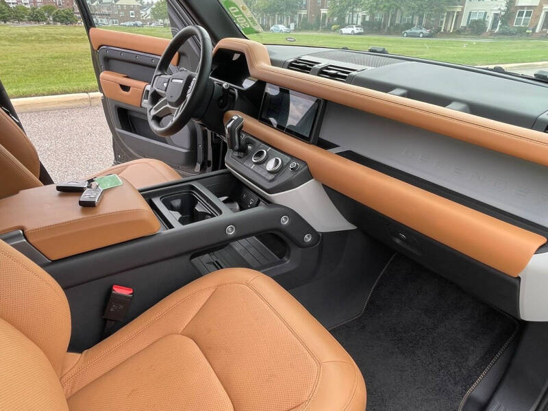 2023 Land Rover Defender 110 SE