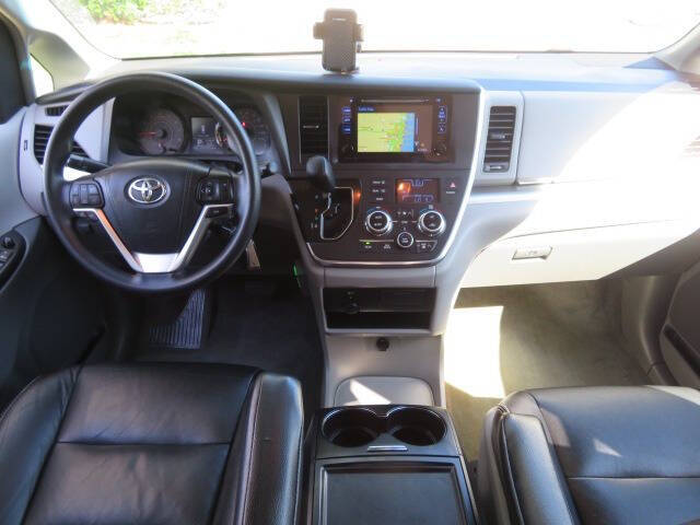 2016 Toyota Sienna LE Mobility 7-Passenger