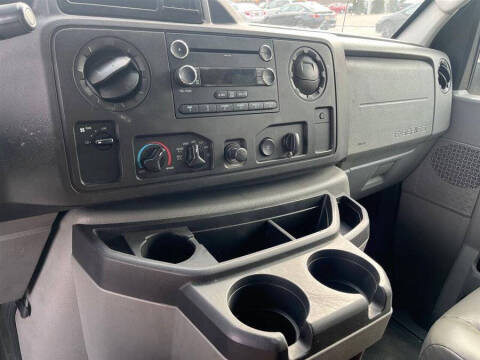 2011 Ford E-Series E-150 XLT