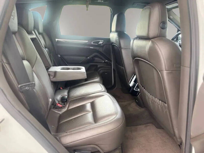 2017 Porsche Cayenne Platinum Edition