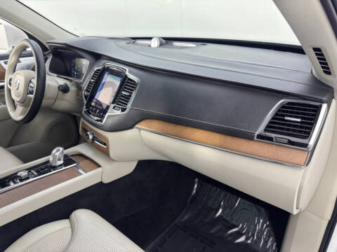 2017 Volvo XC90 T8 eAWD Inscription