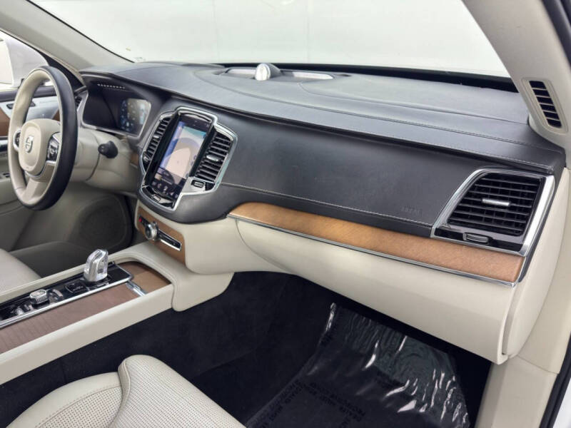 2017 Volvo XC90 T8 eAWD Inscription
