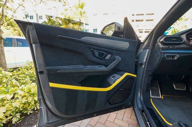 2023 Lamborghini Urus Performante