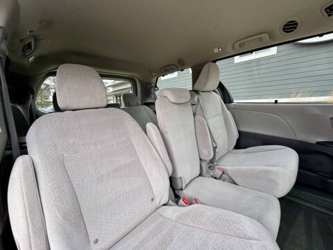 2016 Toyota Sienna LE 8-Passenger