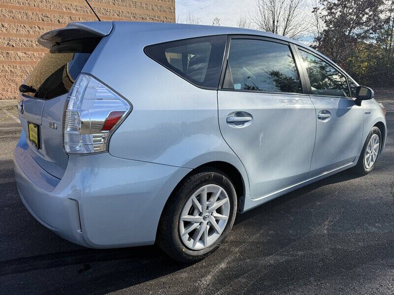 2014 Toyota Prius v Two