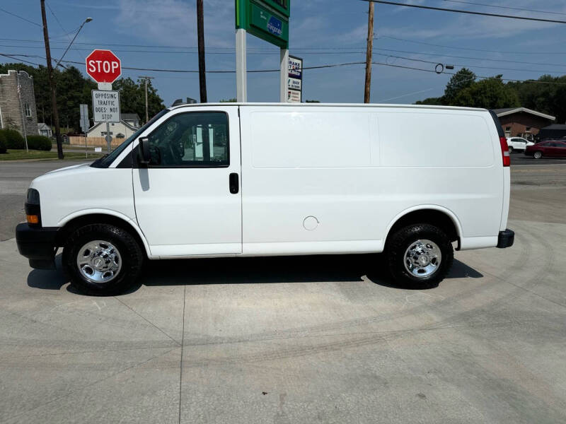 2019 Chevrolet Express Cargo Work Van photo 3