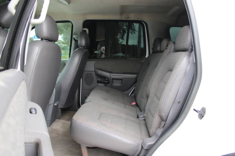 2004 Ford Explorer XLS