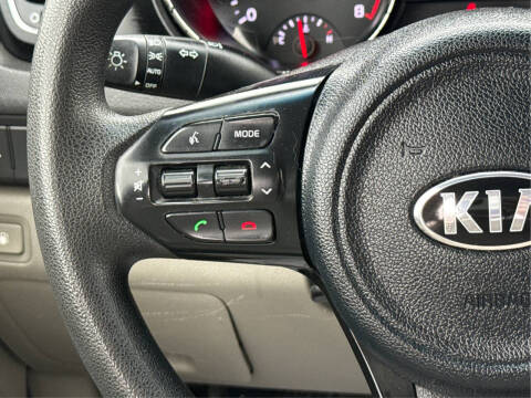 2016 Kia Sedona L