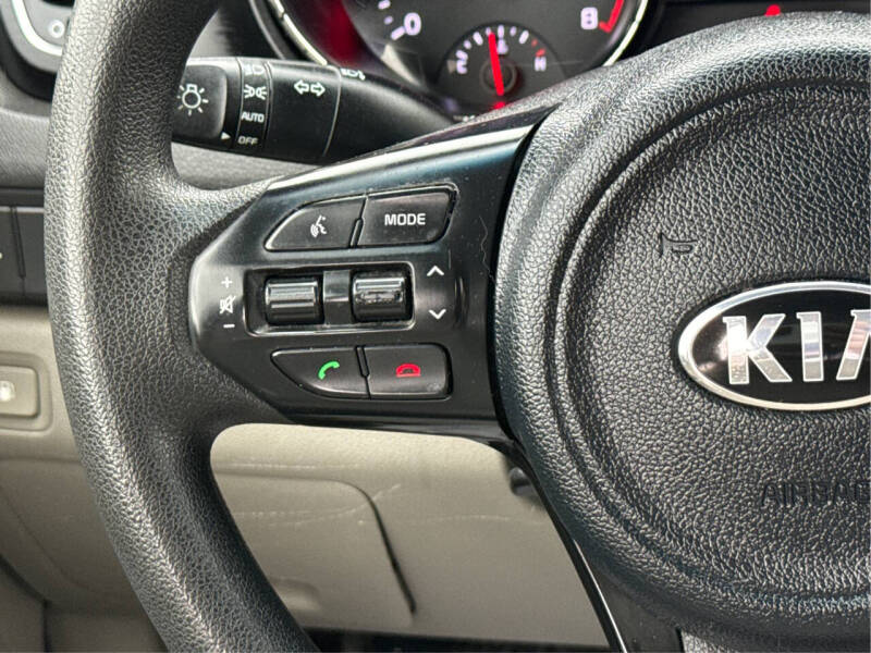 2016 Kia Sedona L